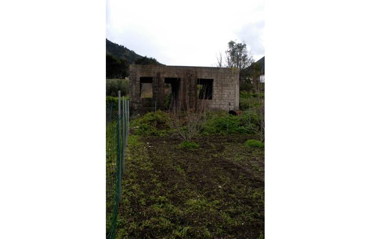 casa indipendente in vendita a Malfa