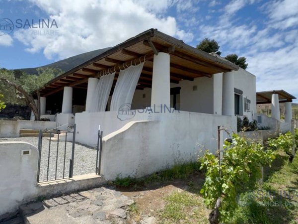 casa indipendente in vendita a Malfa