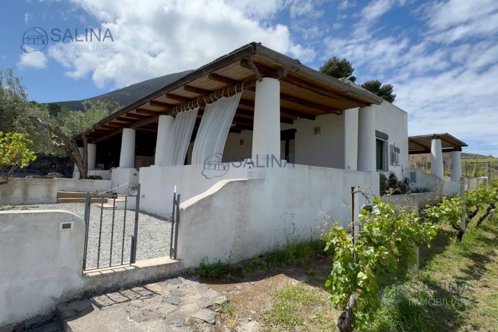 casa indipendente in vendita a Malfa