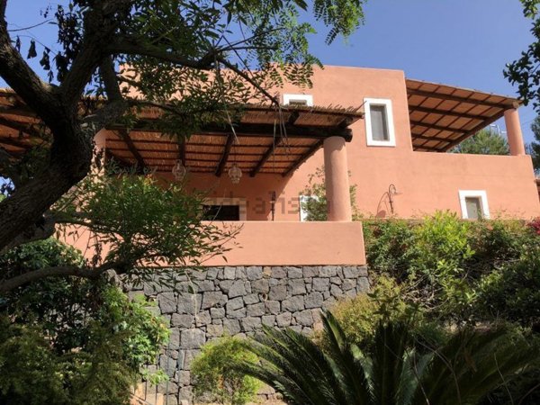 casa indipendente in vendita a Malfa