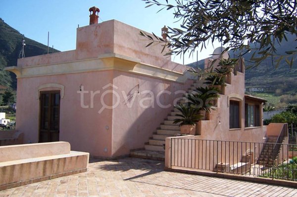 casa indipendente in vendita a Malfa