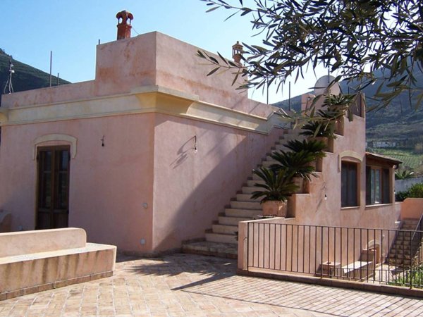 casa indipendente in vendita a Malfa