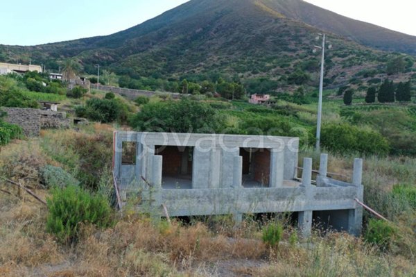 casa indipendente in vendita a Malfa