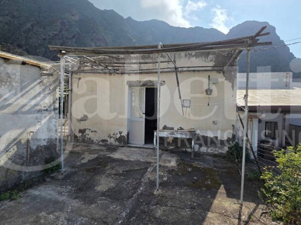 casa indipendente in vendita a Malfa in zona Pollara