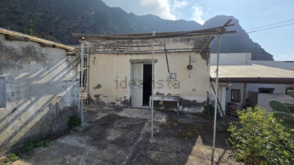 casa indipendente in vendita a Malfa in zona Pollara