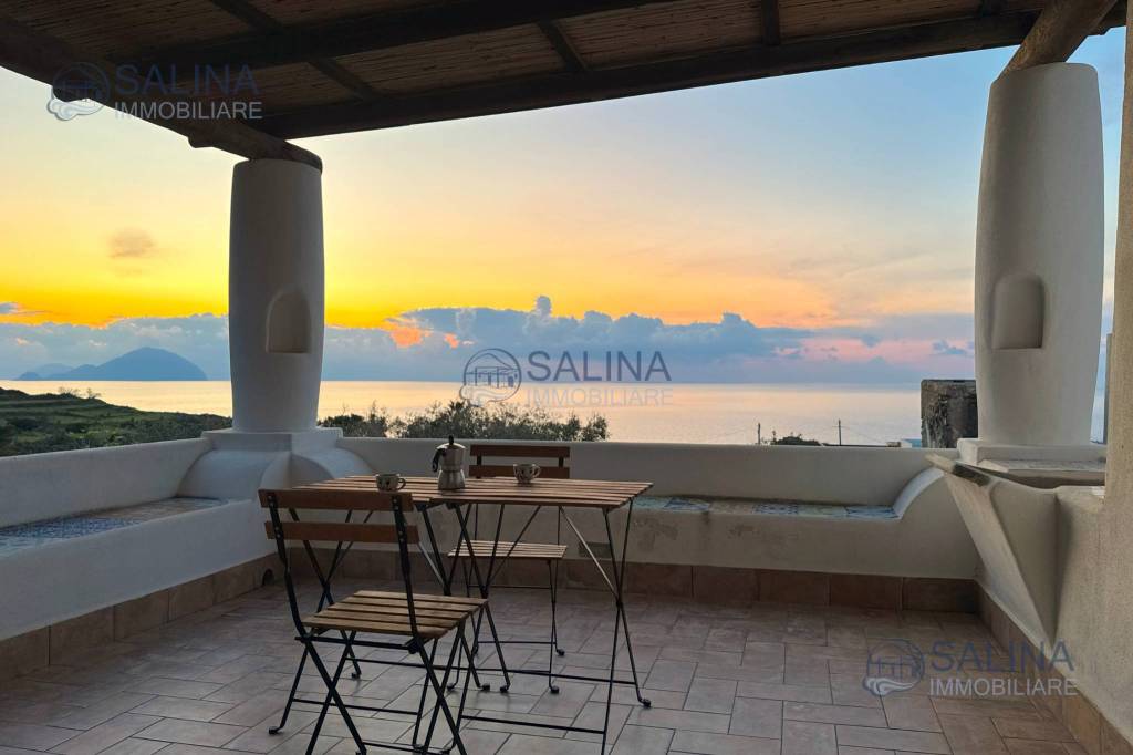 casa indipendente in vendita a Malfa in zona Pollara