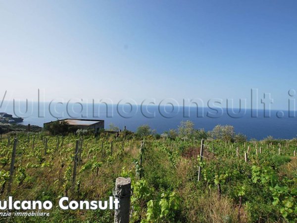 intera palazzina in vendita a Malfa in zona Capo Faro