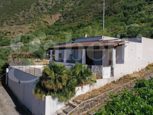 casa indipendente in vendita a Malfa in zona Capo Faro