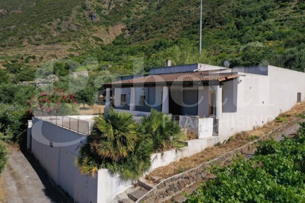 casa indipendente in vendita a Malfa in zona Capo Faro