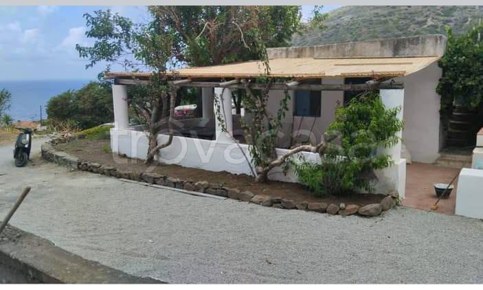 casa indipendente in vendita a Malfa in zona Pollara