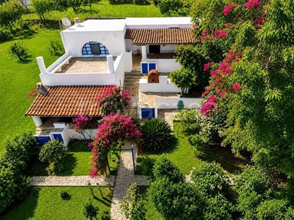 casa indipendente in vendita a Malfa