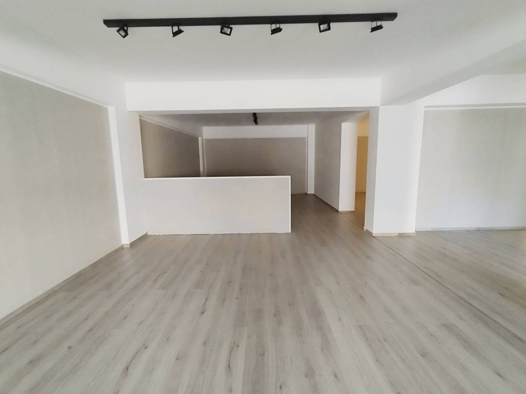 negozio in vendita a Merì