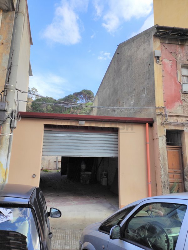 capannone in vendita a Messina in zona Gravitelli