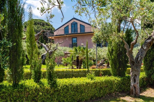 casa indipendente in vendita a Messina in zona Centro Storico