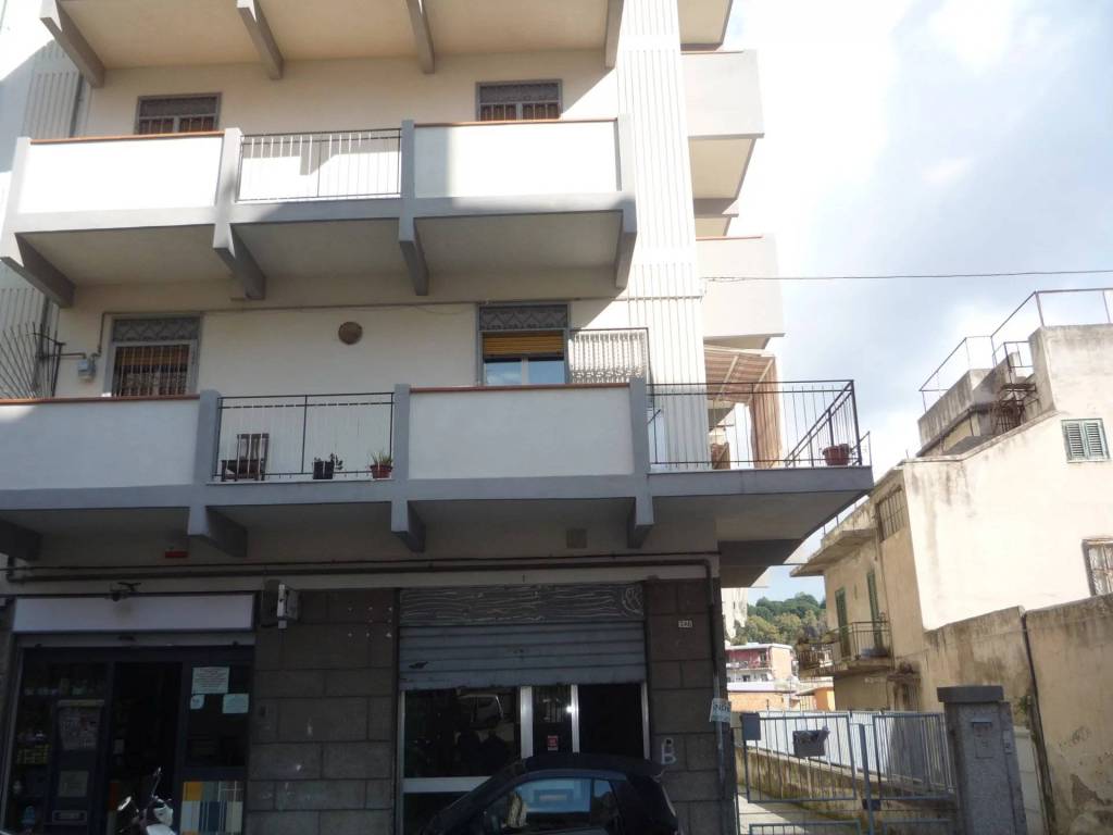negozio in vendita a Messina in zona Santissima Annunziata