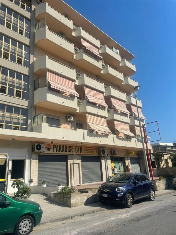 locale commerciale in vendita a Messina in zona Galati / Mili San Marco
