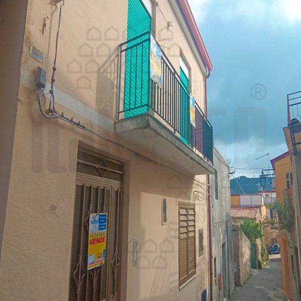 casa indipendente in vendita a Messina in zona Santa Lucia