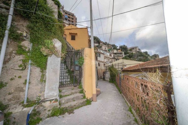 casa indipendente in vendita a Messina in zona Gravitelli