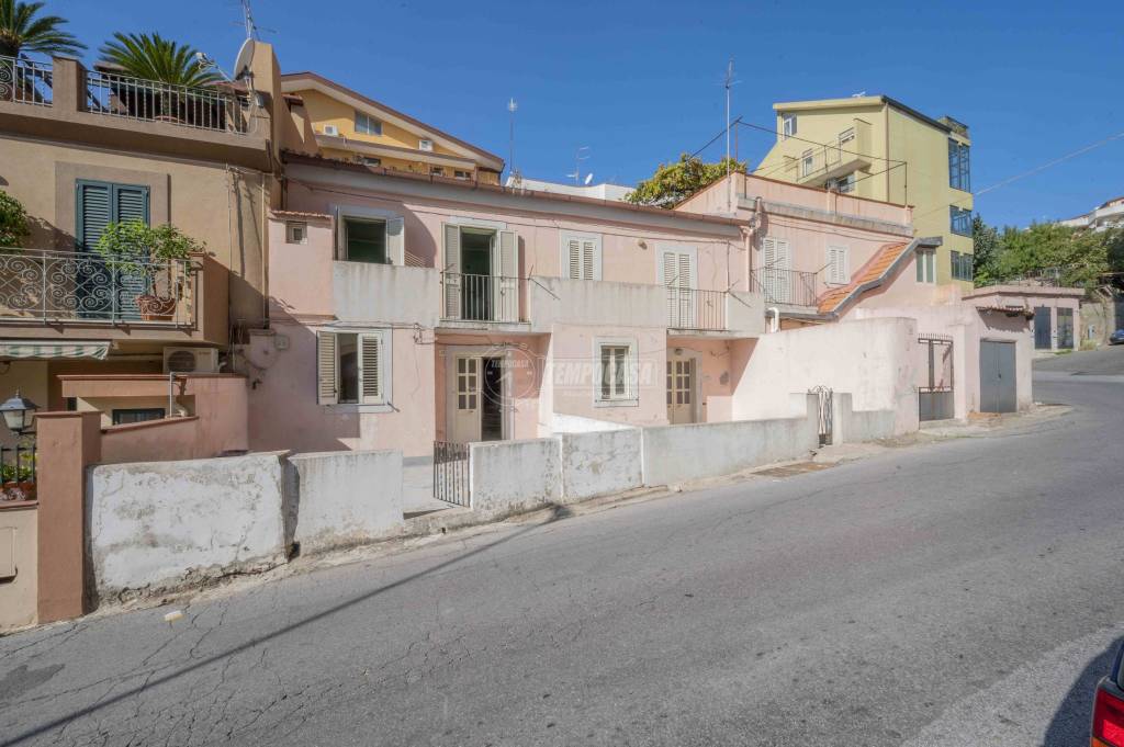 casa indipendente in vendita a Messina in zona Bordonaro