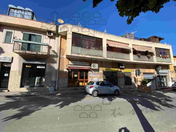 locale commerciale in vendita a Messina in zona Camaro