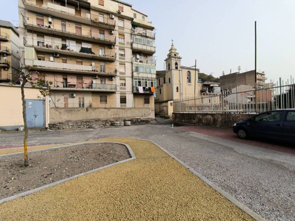 locale commerciale in vendita a Messina in zona Gazzi