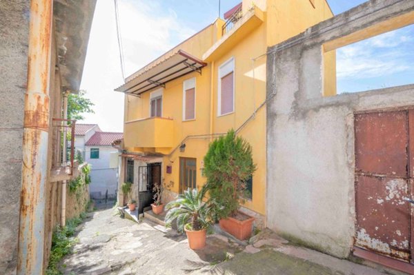 casa indipendente in vendita a Messina in zona Larderia