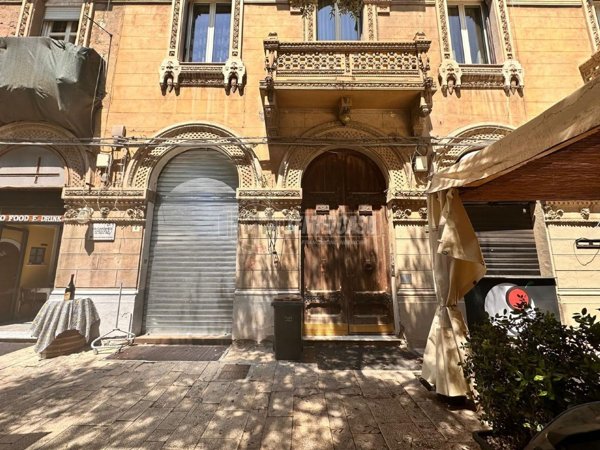 locale commerciale in vendita a Messina in zona Centro Storico
