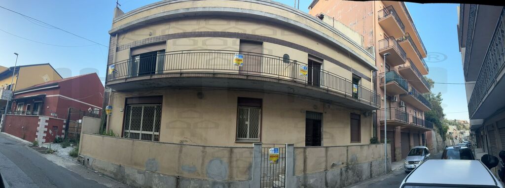 casa indipendente in vendita a Messina in zona Gazzi