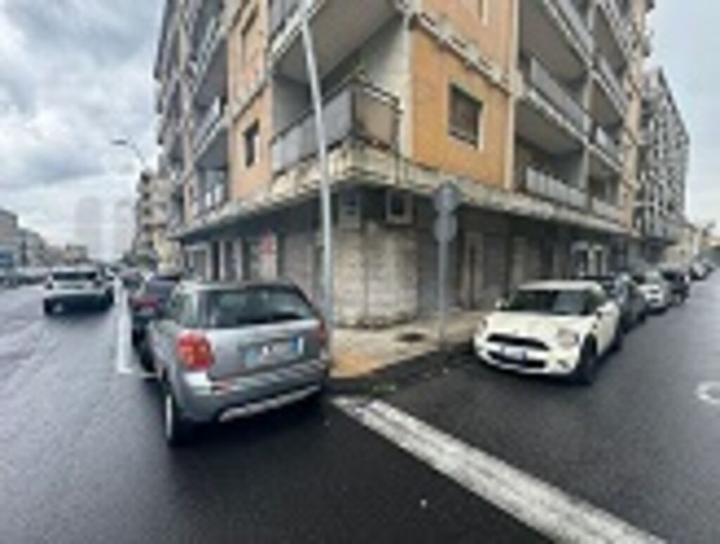 locale commerciale in vendita a Messina