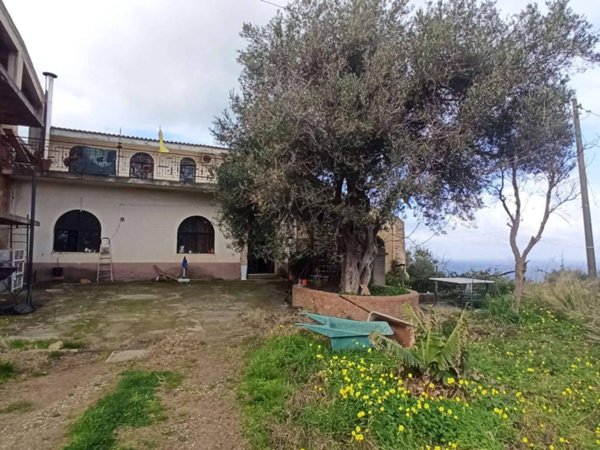 casa indipendente in vendita a Messina in zona Spartà
