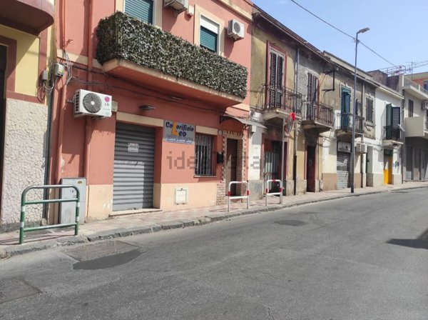 locale commerciale in vendita a Messina in zona Contesse