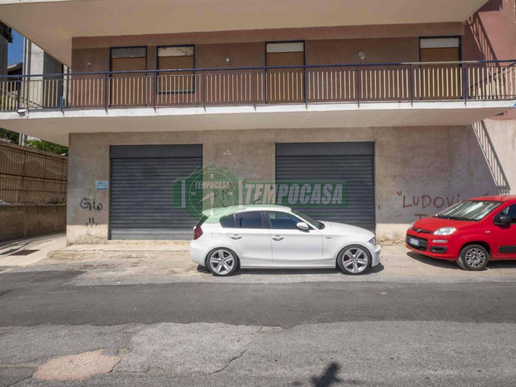 negozio in vendita a Messina in zona Santissima Annunziata