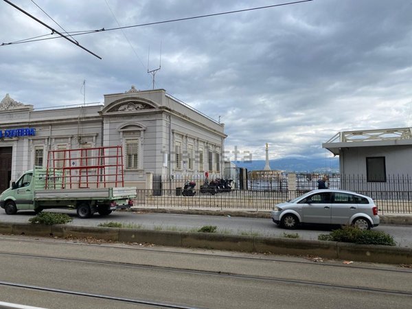 locale commerciale in vendita a Messina in zona Centro Storico