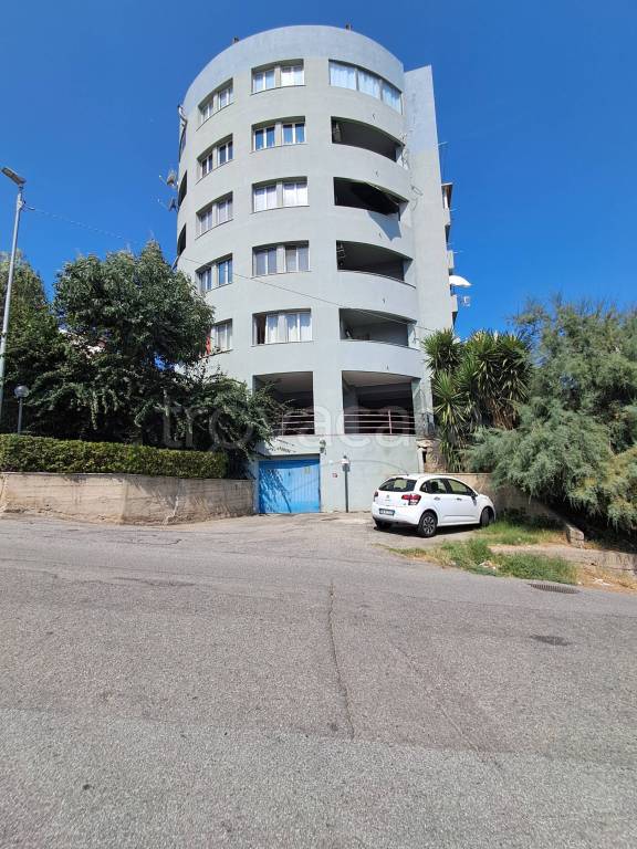 locale commerciale in vendita a Messina