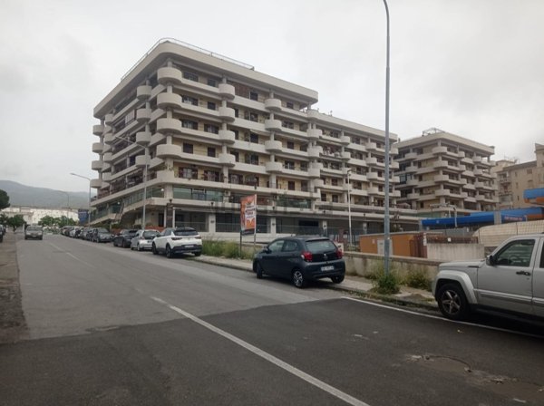 locale commerciale in vendita a Messina in zona Pistunina