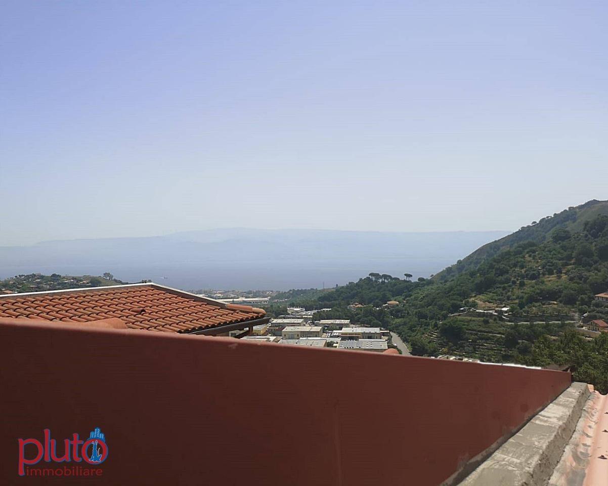 casa indipendente in vendita a Messina in zona Larderia