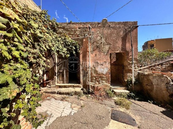 locale commerciale in vendita a Messina in zona Gravitelli