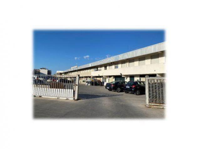 negozio in vendita a Messina in zona San Filippo