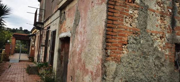 casa indipendente in vendita a Messina in zona Rodia