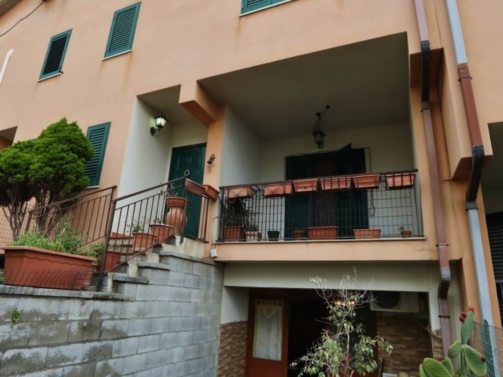 casa indipendente in vendita a Messina in zona Contesse