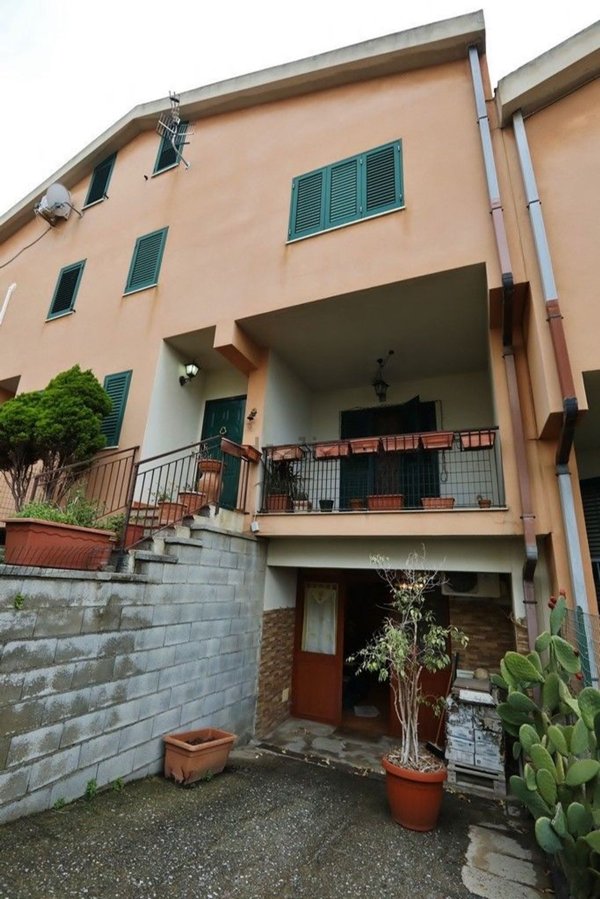casa indipendente in vendita a Messina in zona Contesse