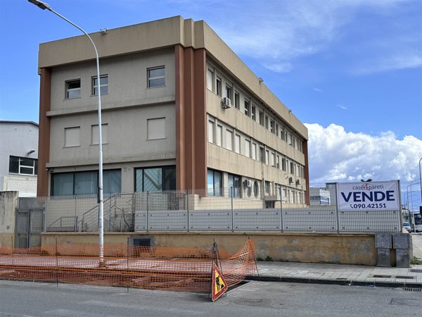 ufficio in vendita a Messina in zona Tremestieri
