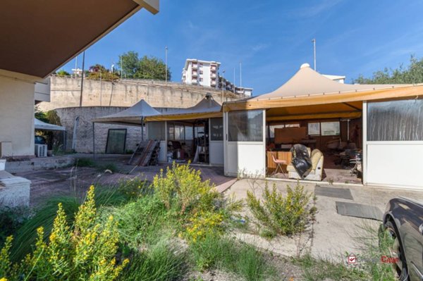 negozio in vendita a Messina in zona Santissima Annunziata