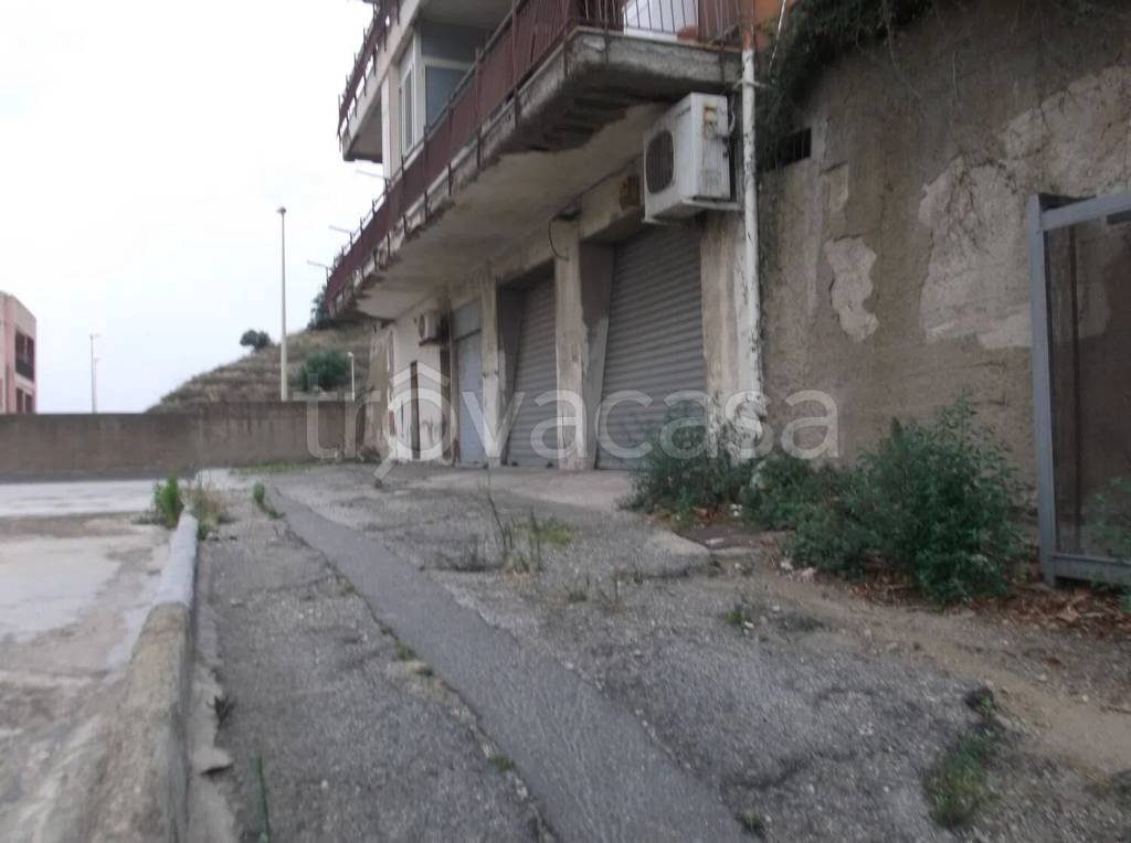 negozio in vendita a Messina in zona Pistunina