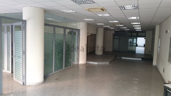 locale commerciale in vendita a Messina