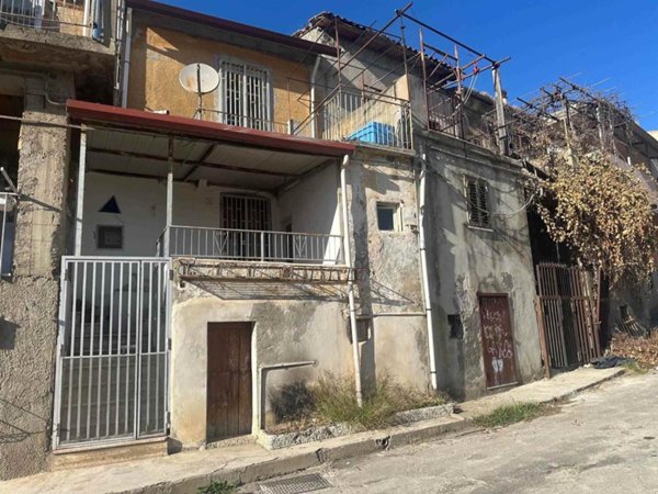 casa indipendente in vendita a Messina in zona San Filippo