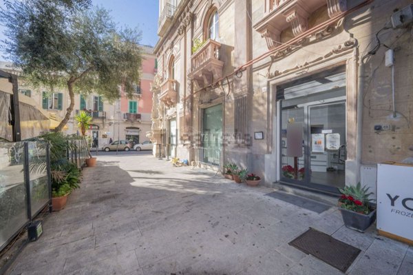 locale commerciale in vendita a Messina in zona Centro Storico