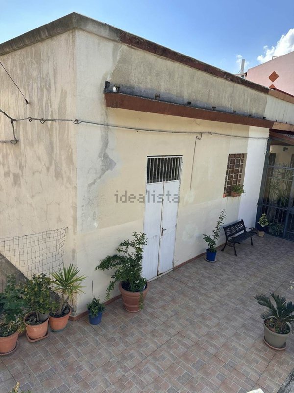 locale di sgombero in vendita a Messina in zona Gazzi