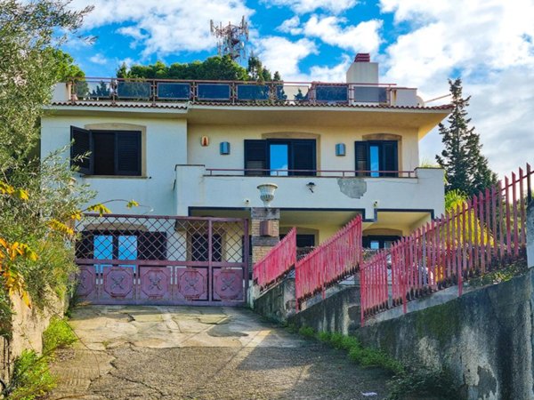 casa indipendente in vendita a Messina in zona Larderia
