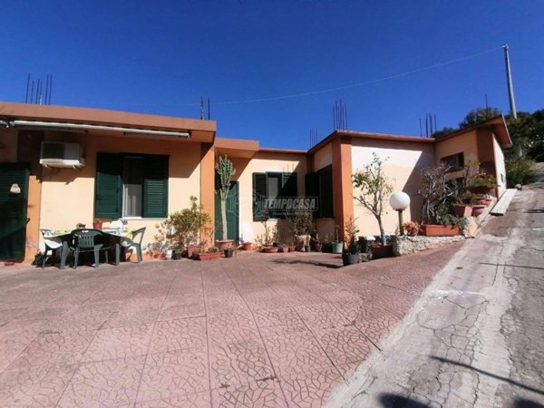 casa indipendente in vendita a Messina in zona Santissima Annunziata
